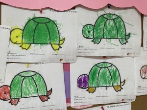 可爱的小乌龟你喜欢吗？和小朋友们一起涂色吧。