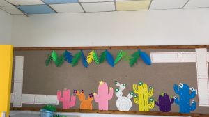 今年中三班的主题是仙人掌，彩色的仙人掌可真好看呀！