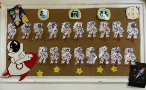 、Sticker墙：小朋友们让我们比一比看看谁的贴纸多，加油哦！